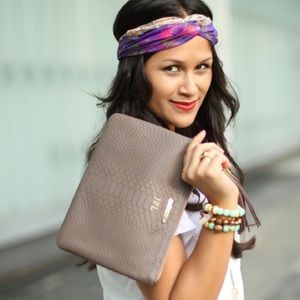 Gigi New York All In One Leather Clutch Taupe